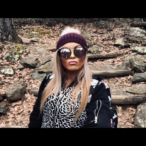 Poshmark Ambassador, Xylina🎀🌸🛍 - Picture 6 of 7